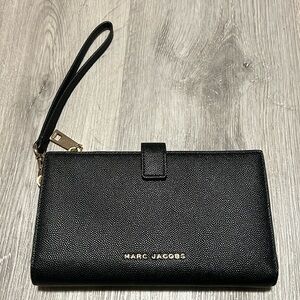 Like new Marc Jacobs wristlet phone wallet in black